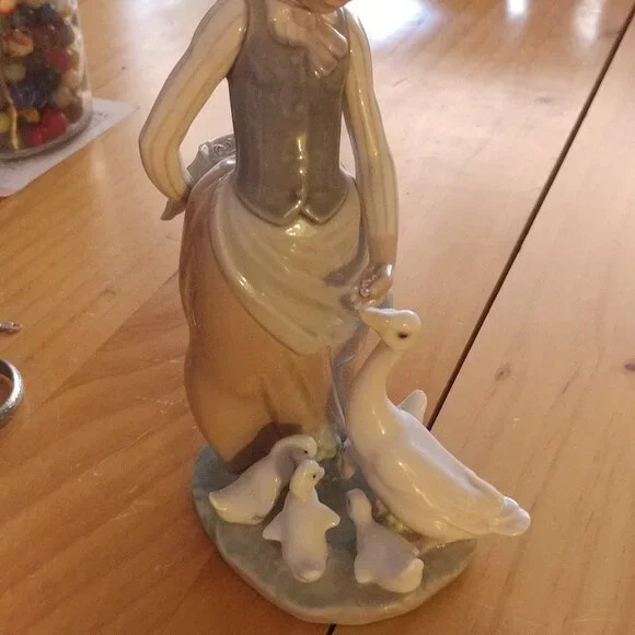 Lladro Feedtime #1277